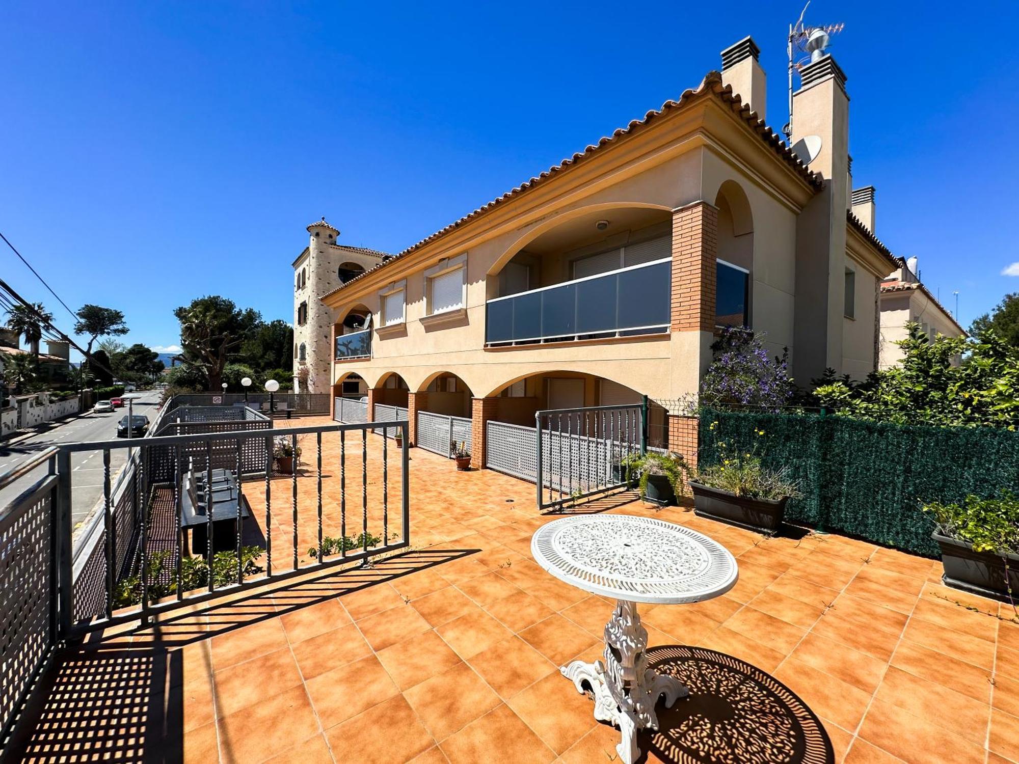 Апартаменты Acogedor Apartamento Cerca De La Playa Wifi Y Parking Mont-roig del Camp Экстерьер фото